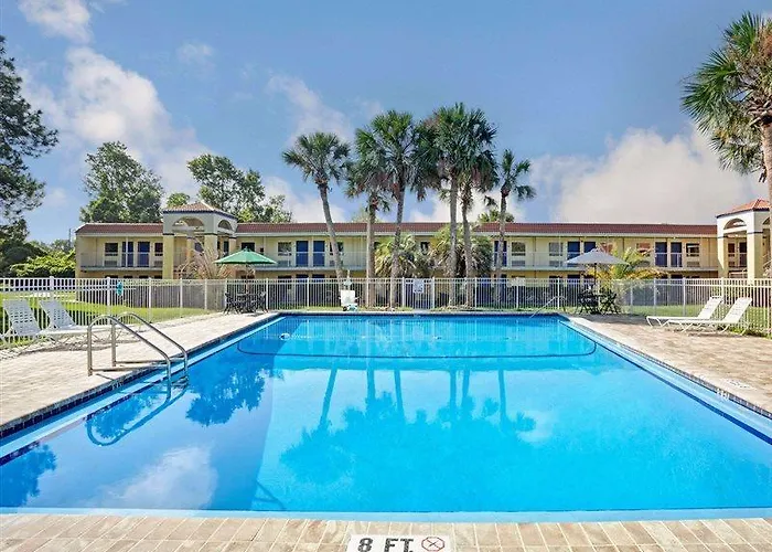 Days Inn By Wyndham Jacksonville South Memorial Hospital