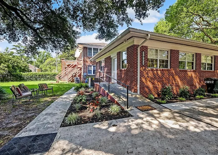 Cozy Riverside Villa - Walkable To Bars & Restaurants