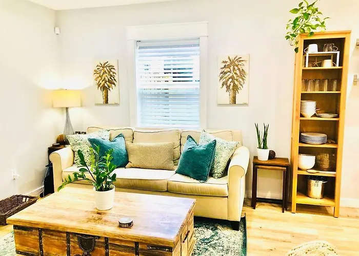 Jacksonville Blue Bungalow Retreat Comfortable 2 Bedroom Haven