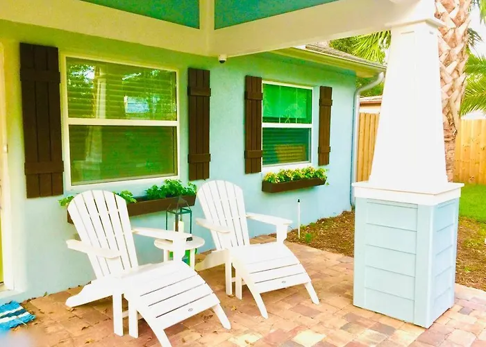 Jacksonville Blue Bungalow Retreat Comfortable 2 Bedroom Haven