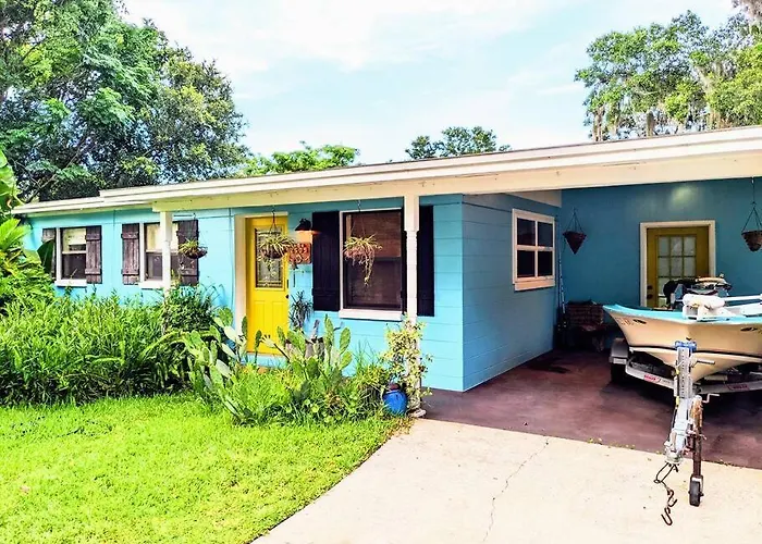 Surfers Paradise: Cozy Home Near Hanna Park Poles