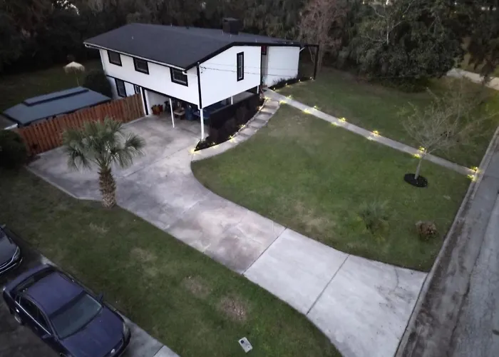 904 Nomads Nest Mid-Century Modern Entertainment Home With Cabin Vibes, 2 Mega Gamerooms, Pingpong, Pooltable, Gym, Patio