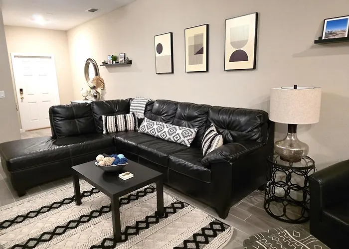 Relaxing Modern 3 Bedroom Home - Queen Bd - North Jax